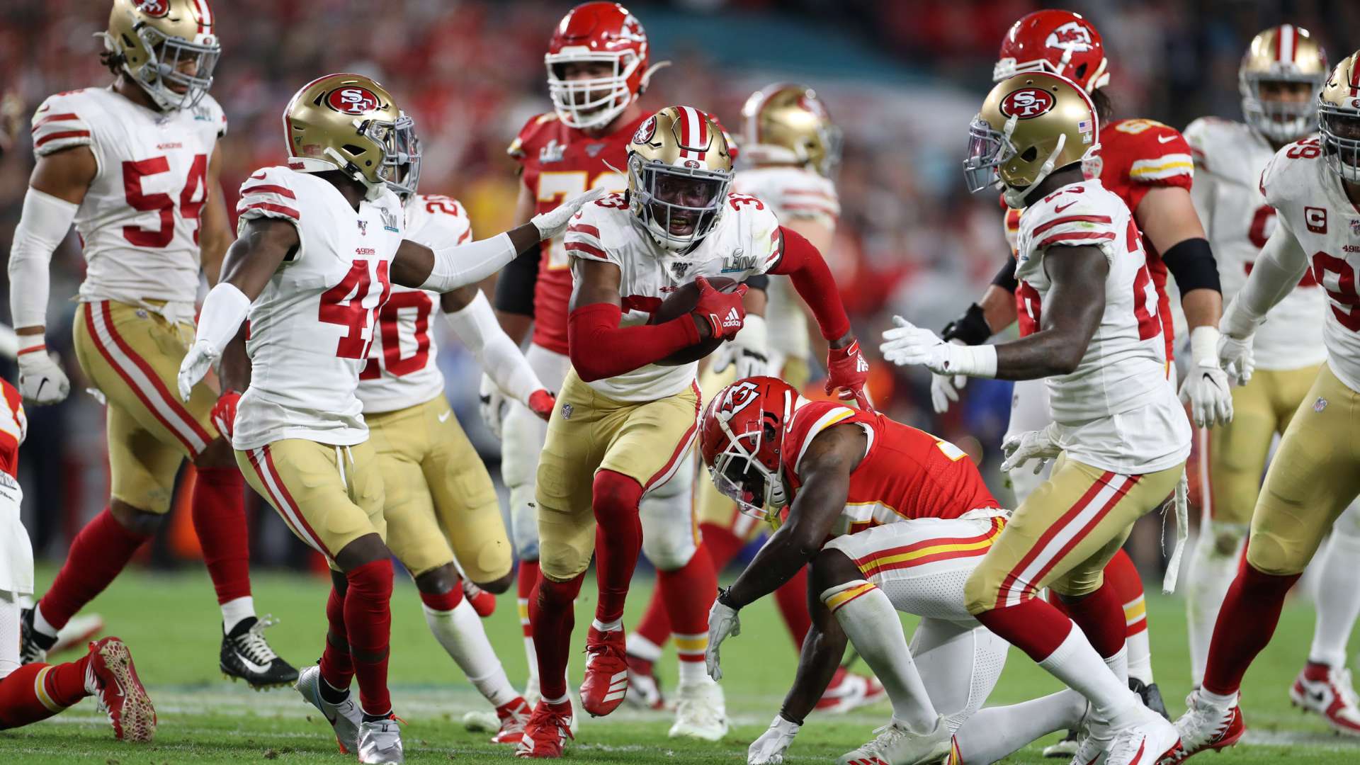 奥萨苏纳球员指责超级杯裁判倾向大球队的不公正现象